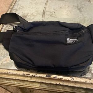 Lululemon Clean line belt bag